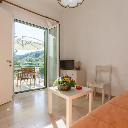 Irini Апартаменты Longos (Paxos)